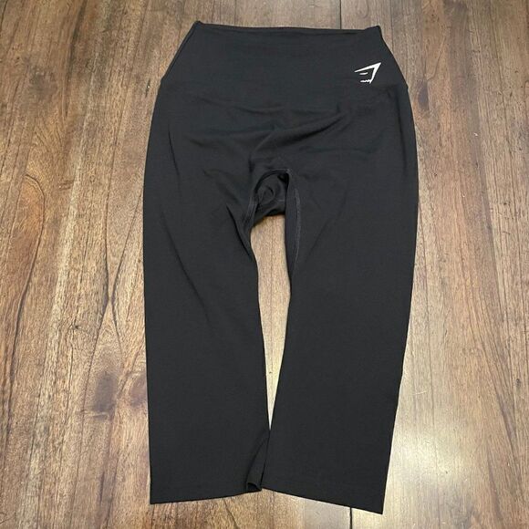 Gymshark Black Cropped Leggings - Picture 3 of 9